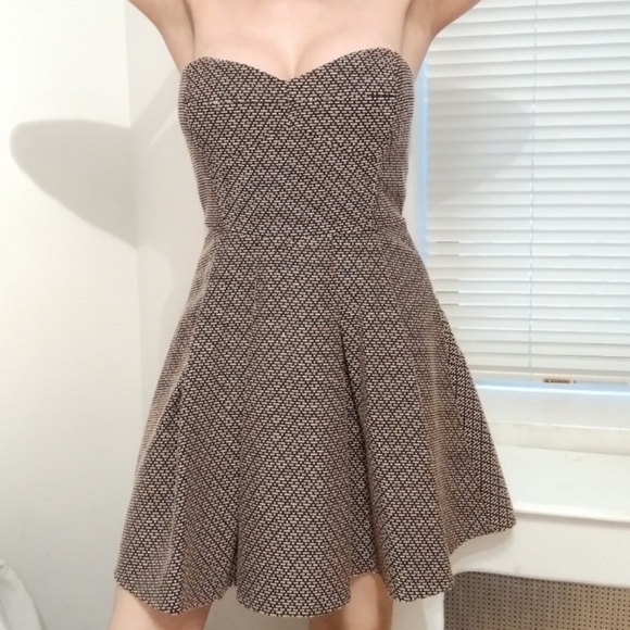 BCBG cute strapless mini peplum Party dress with keyhole back - Picture 11 of 13